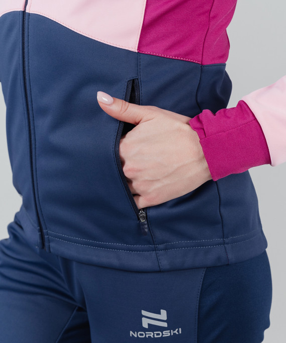 Женский лыжный разминочный костюм Nordski Pro Candy Pink/blue NSW568911-NSW522125 купить за 11 399 руб. в Wear-termo.ru